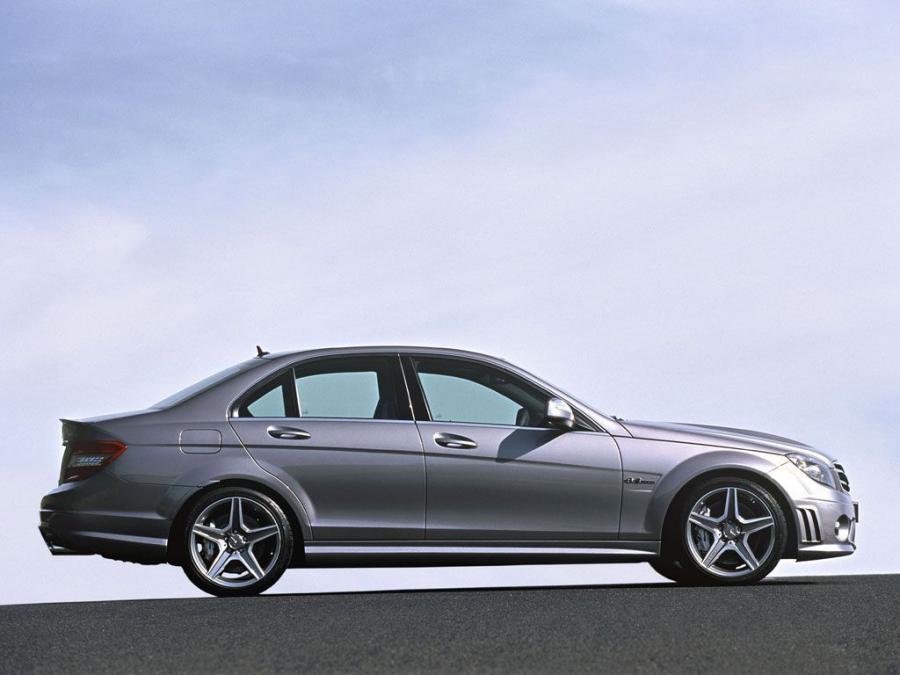  Mercedes-Benz C63 AMG 2008 года  (фото 5 из 26)